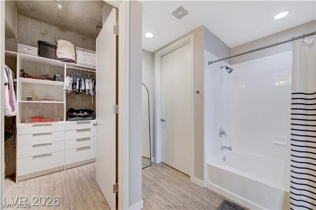 Building Photo - 353 E Bonneville Ave