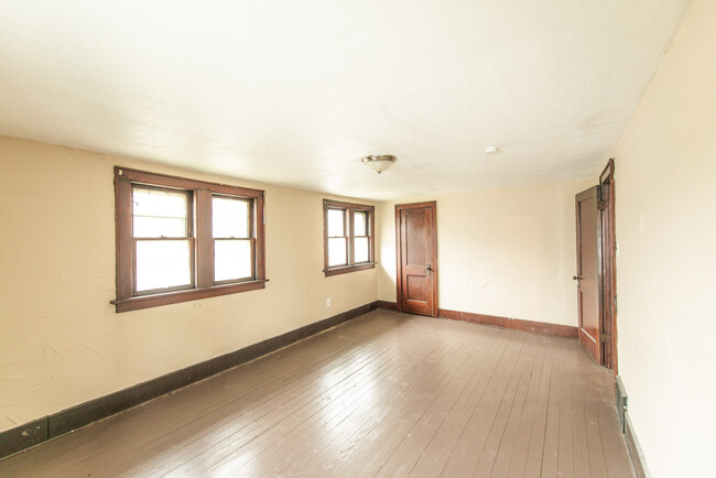 Building Photo - Lovers Lane