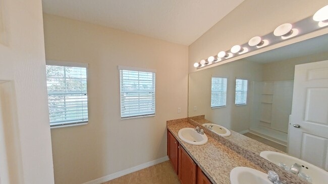 Building Photo - Nice 3/2 in Poinciana