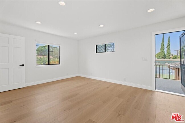 Building Photo - 6443 Matilija Ave