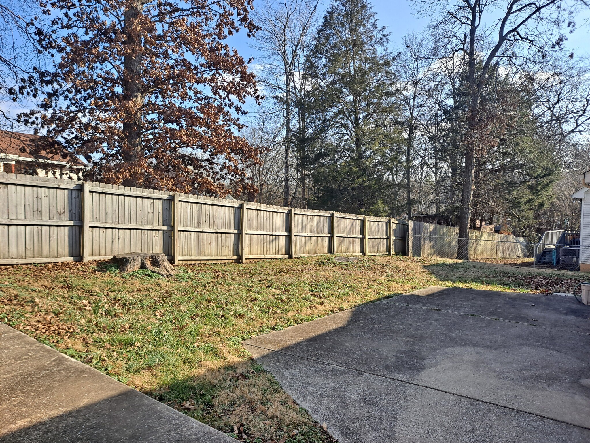 Private back yard with large patios - 1613 Cedar Tree Ln