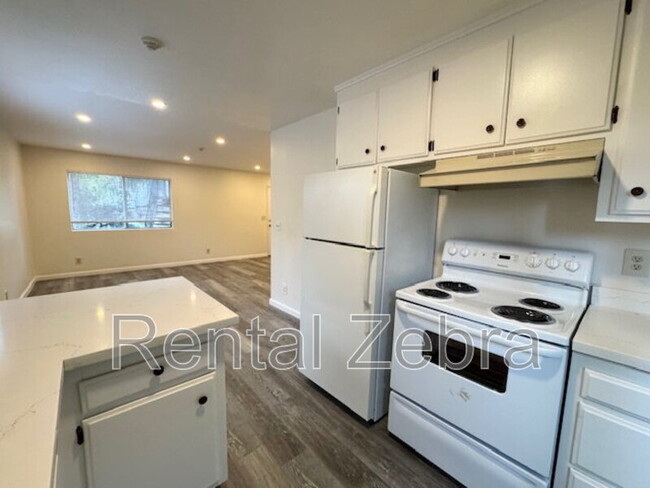 Building Photo - 935 Civic Center Dr