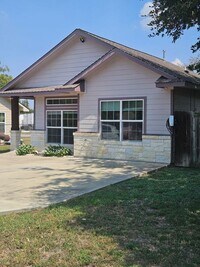 Building Photo - 510 W 15th St