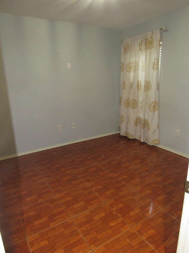 Building Photo - 9310 Albany Dr
