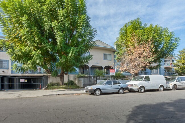 Building Photo - 7233 Loma Verde Ave