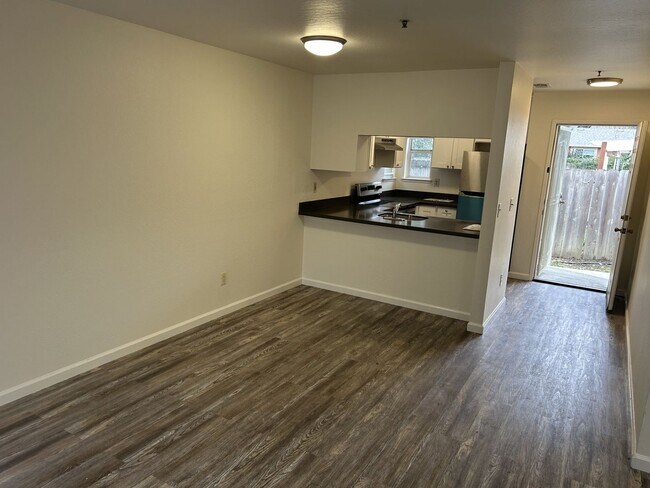 Building Photo - NB 463