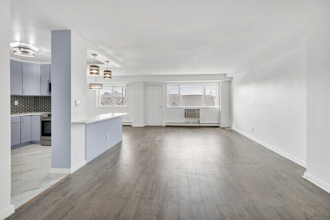 Building Photo - 25 Cartright St