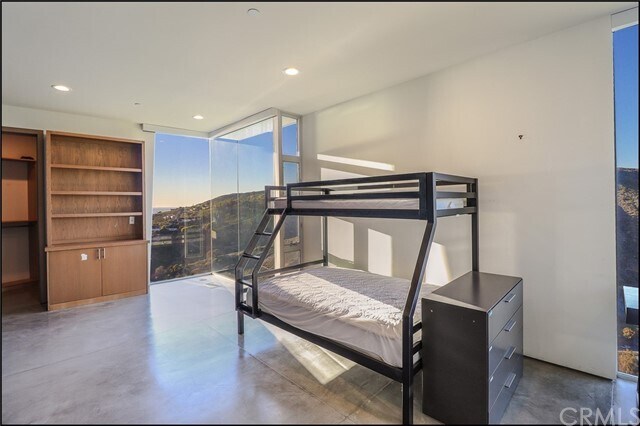 Building Photo - 1330 Coronado Dr