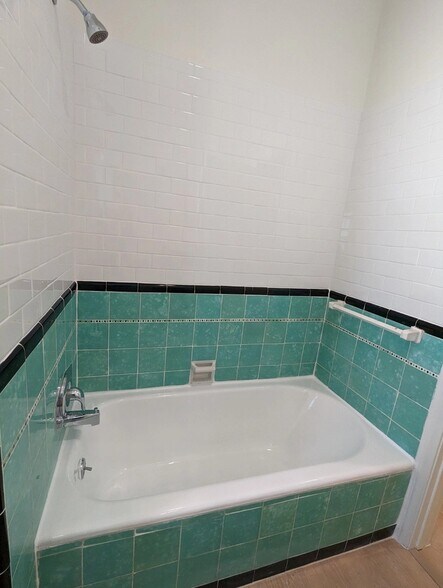 Building Photo - 559 Normandie Ave