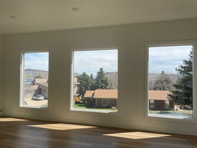Building Photo - LUX 3BD, 3BA Foothills Home Only 5 Minutes...