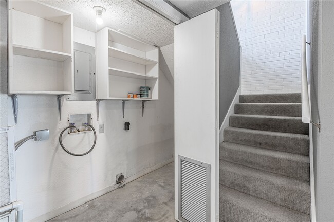 Building Photo - 356 Peach Is Rd