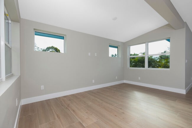 Building Photo - 1036 NE Wright Ave