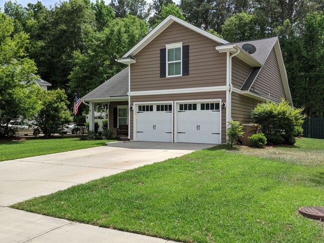 Building Photo - Available August 15th!!! $2200 a month!!!