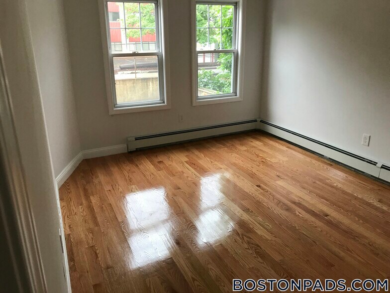 Building Photo - 58 Medford St