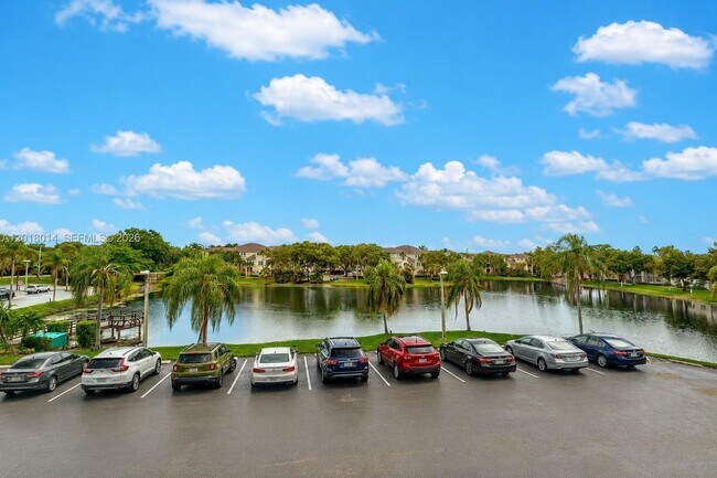Building Photo - 250 Jacaranda Dr