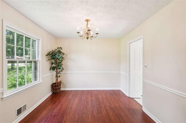 Building Photo - 498 Cole Dr SW