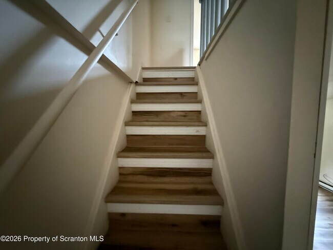 Building Photo - 307 School St