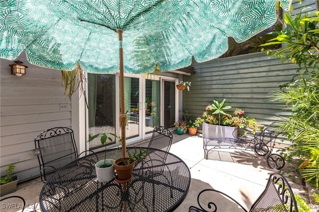 Building Photo - 1323 Solana Rd