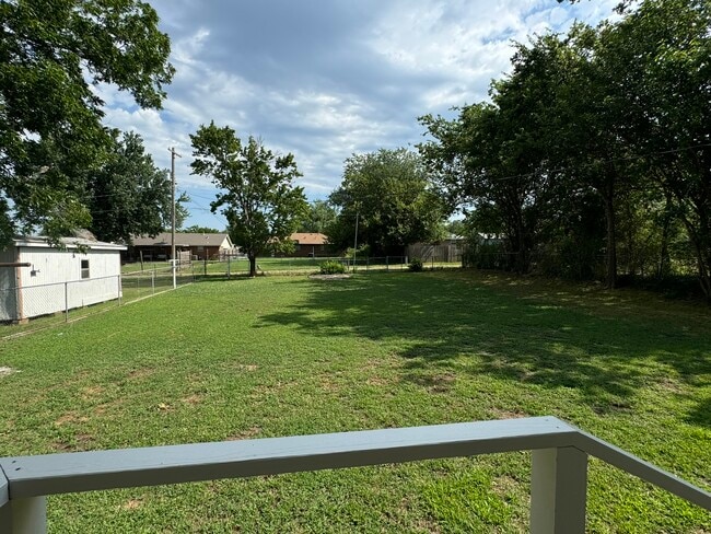 Building Photo - 1442 E Broadway St