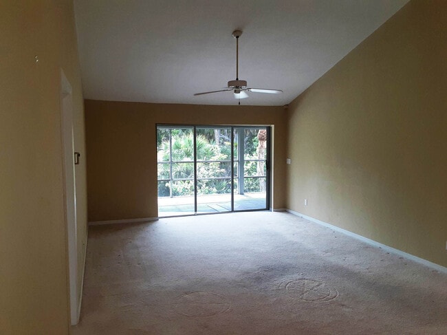 Building Photo - 749 Marthas Ln
