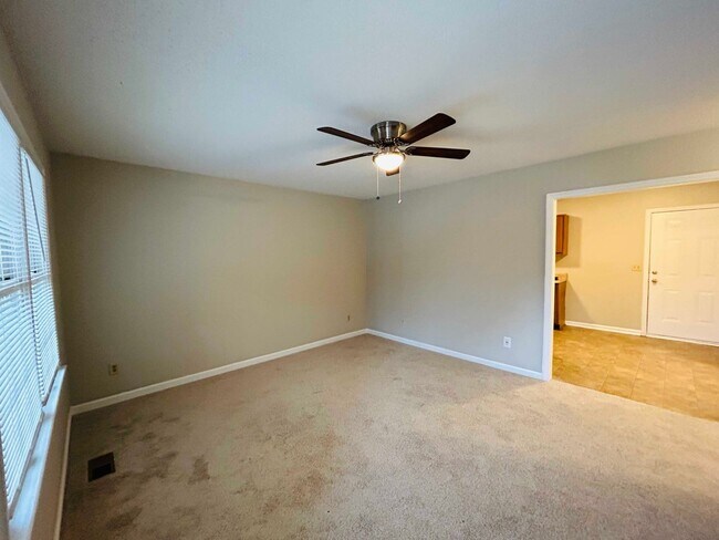 Building Photo - 308 Poplar St