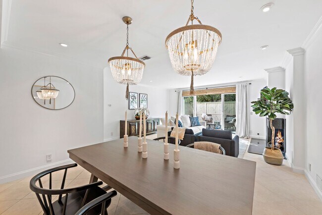 Building Photo - Newport Beach Townhome