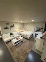 Building Photo - 868 S Pearl St