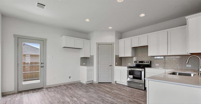 Building Photo - 128 New Hampton Wy