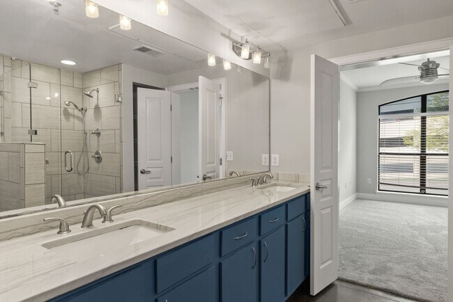 Building Photo - 1,593 SqFt Condo in a prime location in Nashville!