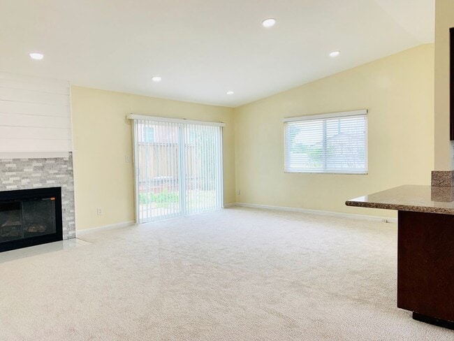 Building Photo - BEAUTIFUL AND SPACIOUS 3BD/2BA HOME IN CLAIREMONT! ONLY $4,295/mo! - Available September