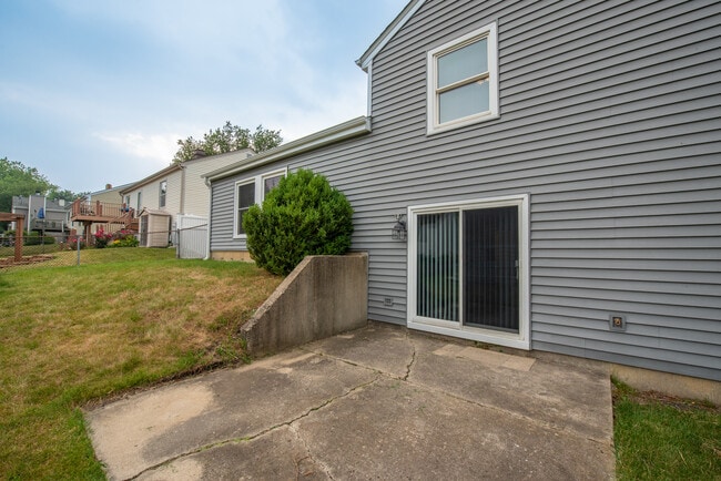 Building Photo - 128 Sherman St