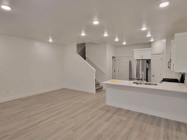 Building Photo - 3165 S 350 W