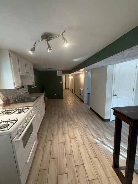 Building Photo - 5230 W Winona St