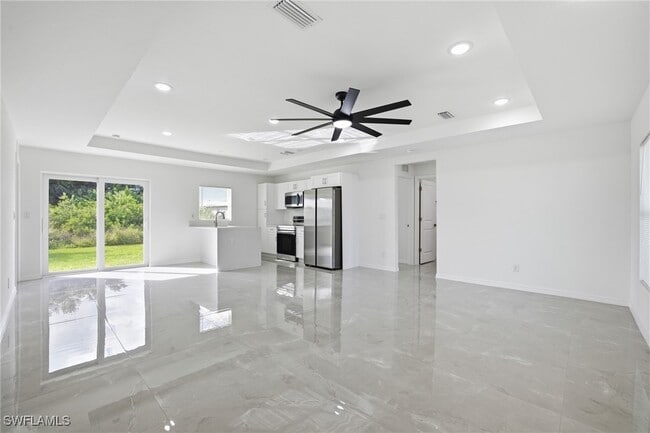 Building Photo - 416 Pinehurst Ave