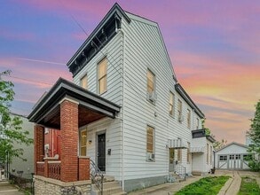 Building Photo - 907 Columbia St