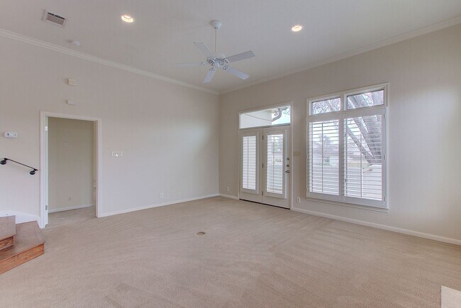Building Photo - Rare 3 BR / 2.5 BA /  2 Car Garage Westlak...