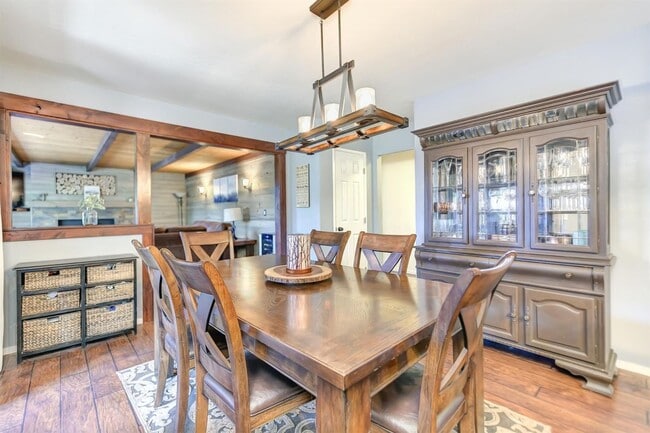 Building Photo - 2 Bedroom Home Tucked away in the Sierras