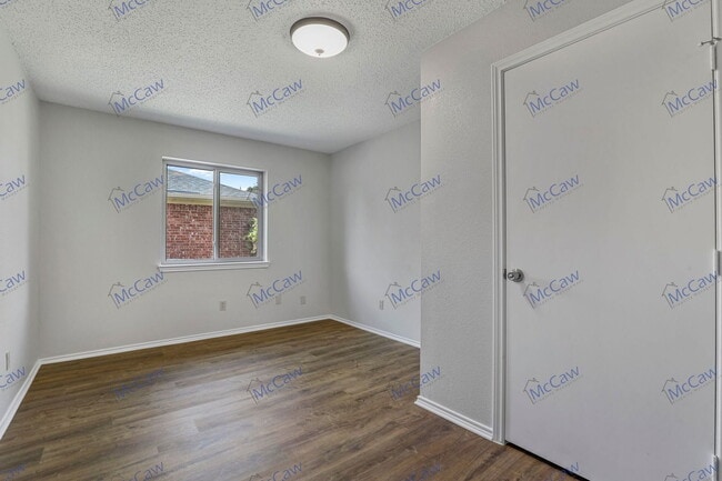 Building Photo - 809 Baxter Dr