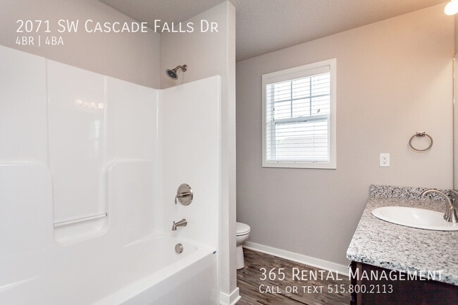 Building Photo - 2071 SW Cascade Falls Dr