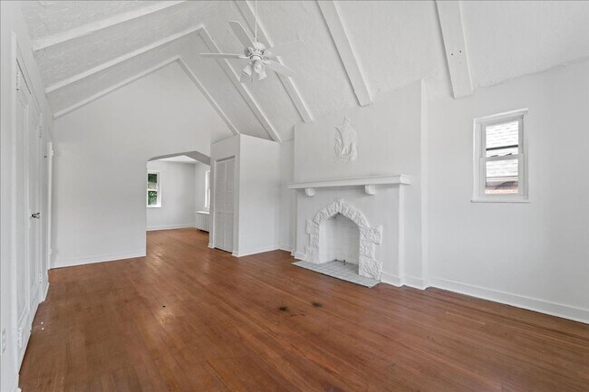 Building Photo - 3847-3849-3849 Beechwood Blvd