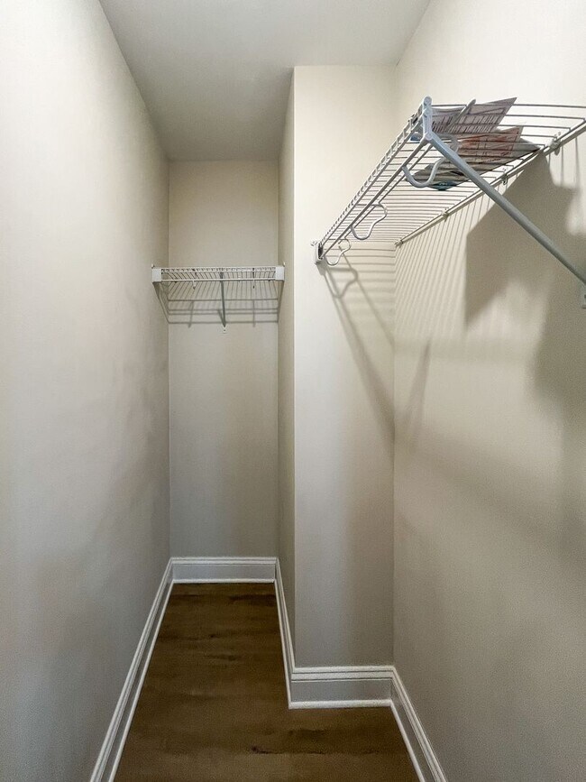 Building Photo - 1529 Birnam Dr