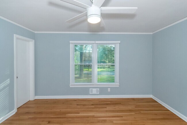 Building Photo - Spacious Family Home in 30311