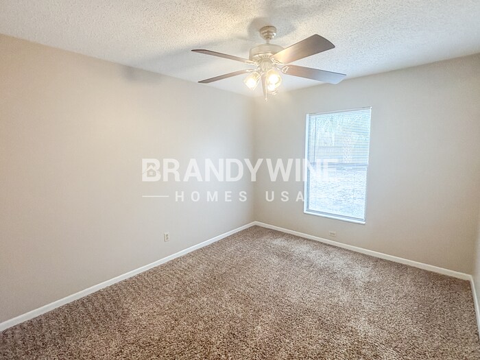 Building Photo - 734 Sandy Creek Dr