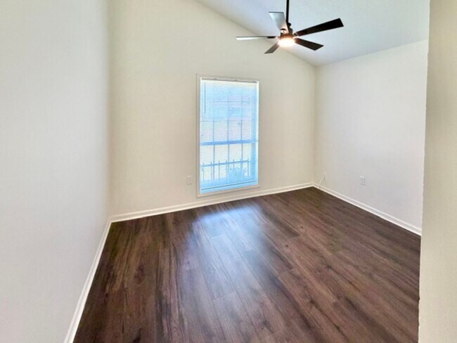 Building Photo - 5673 Longacre Ave