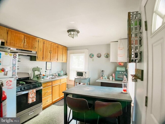 Building Photo - 227 N Main St