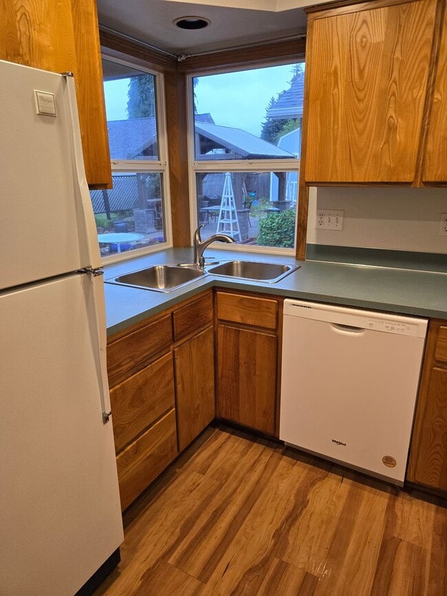 Building Photo - 2 Bedroom in Excellent Location!