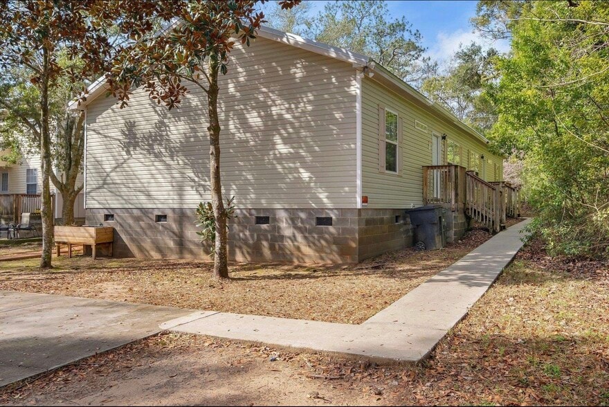 Primary Photo - 2243 S Meridian St