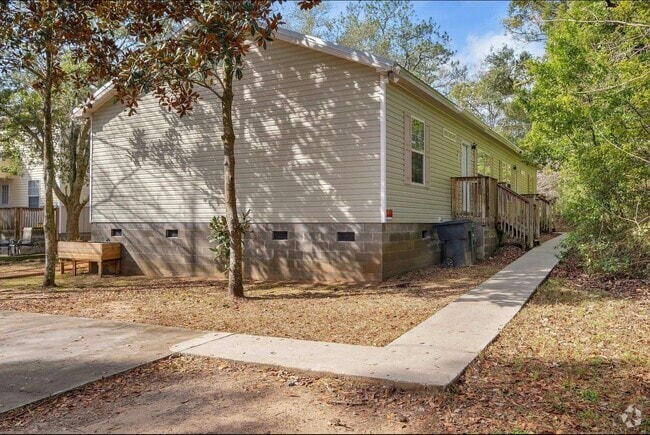 Building Photo - 2243 S Meridian St