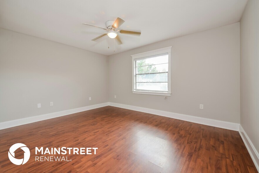Building Photo - 4820 Camus St