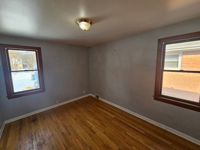 Building Photo - 902 Jeannette St